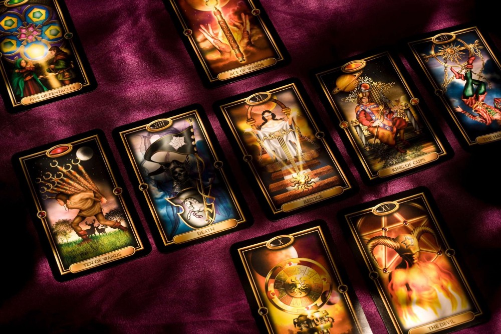 Thẻ tarot là gì và chúng vận hành ra sao?